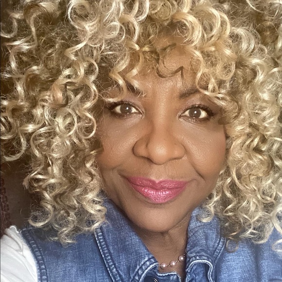 Meet your Posher, Gina - Picture 1 of 1